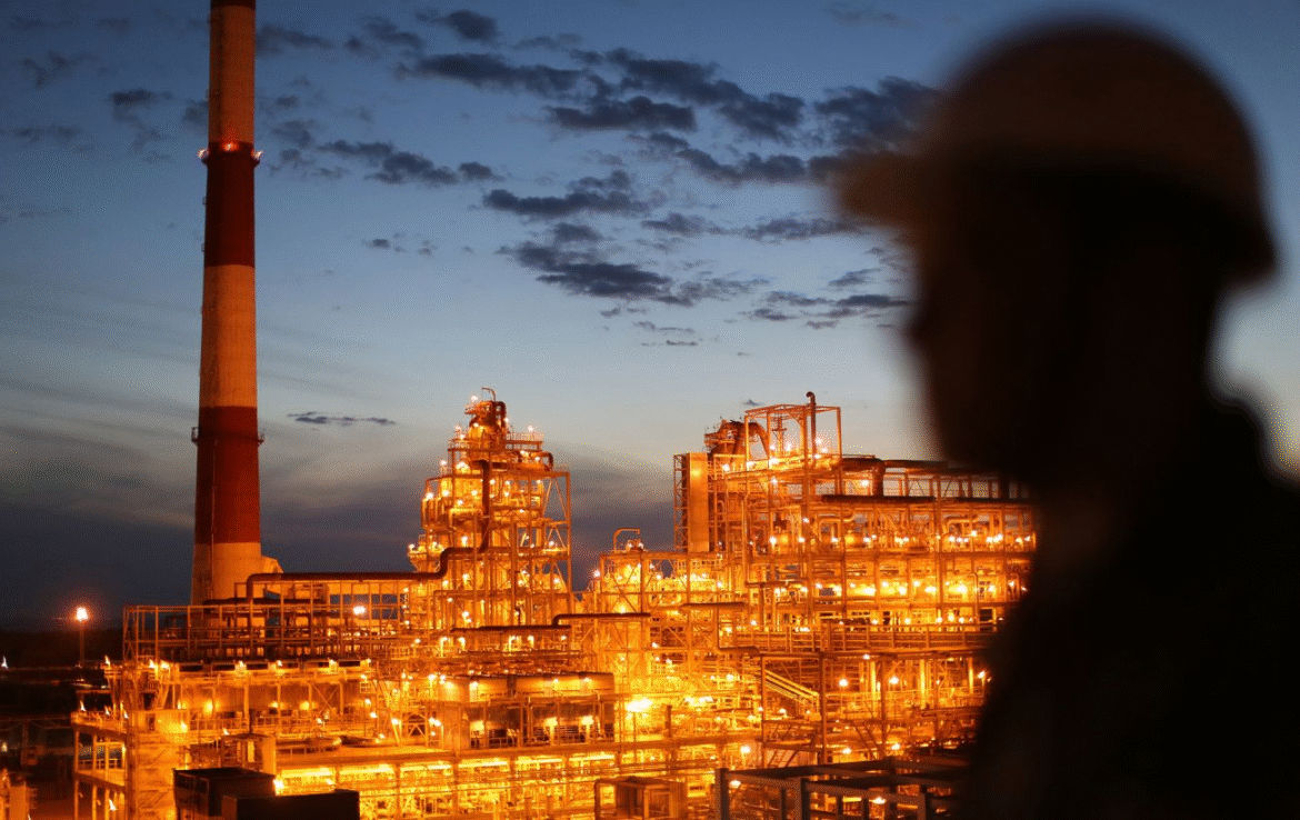 Нічна атака дронів на Кірішський НПЗ: пожежа та руйнування