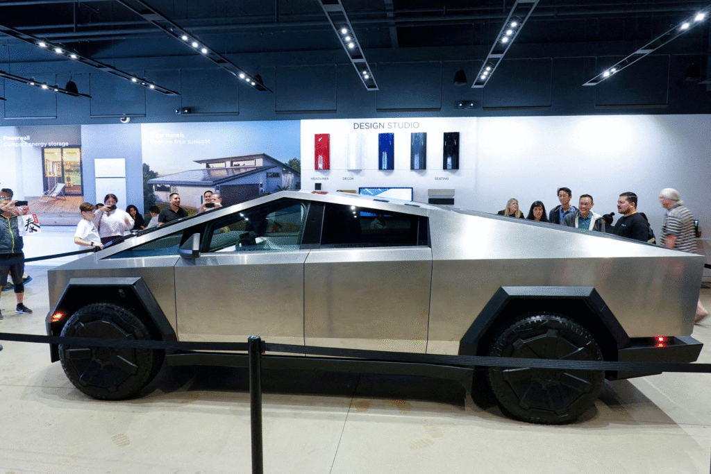 Tesla відмовилася від найдешевшої версії Cybertruck