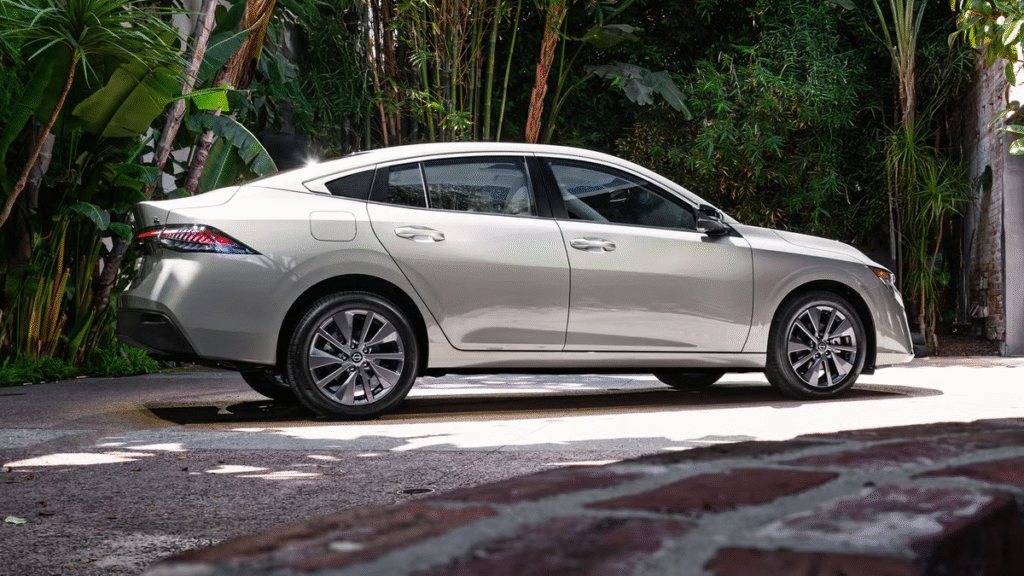 Довгоочікуваний Nissan Sentra 2026 показали на офіційних фото