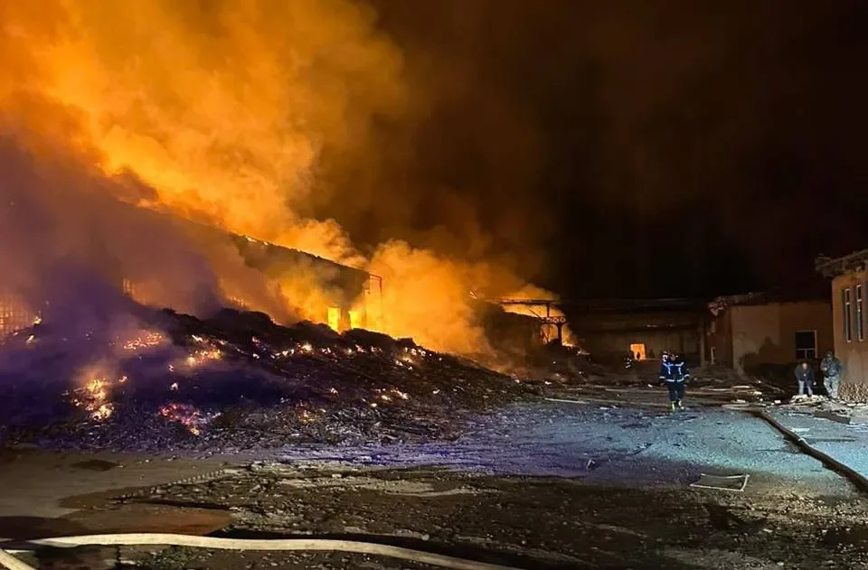 Обстріл заводу AZNAURI: зруйновані склади та втрачено понад 100 тисяч пляшок унікального коньяку