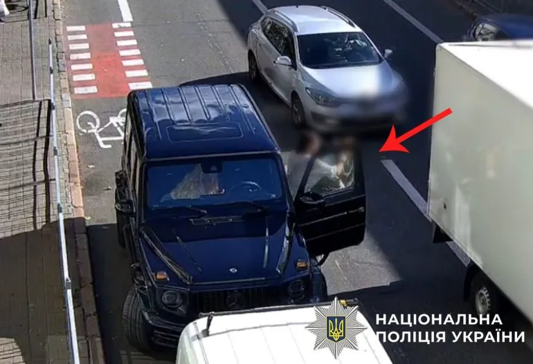 У Києві водій побив велосипедиста за зауваження: потерпілий у лікарні у важкому стані