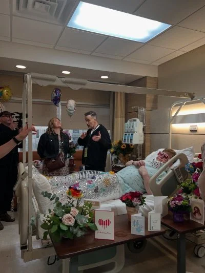 Елтон Джон налякав фанатів дивним фото з лікарні