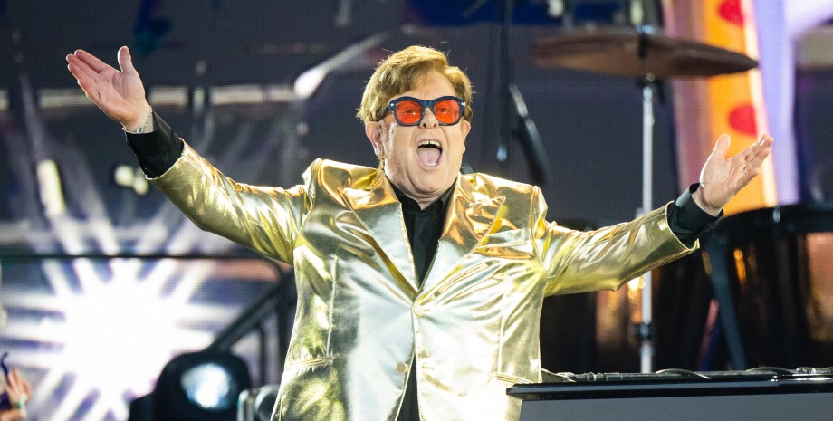 Елтон Джон налякав фанатів дивним фото з лікарні