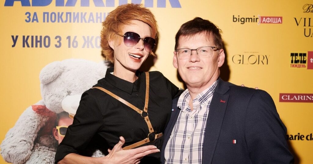 Олена-Христина Лебідь у шкіряних штанях та портупеї з нареченим Павлом Розенком на прем’єрі фільму з Ченнінгом Татумом