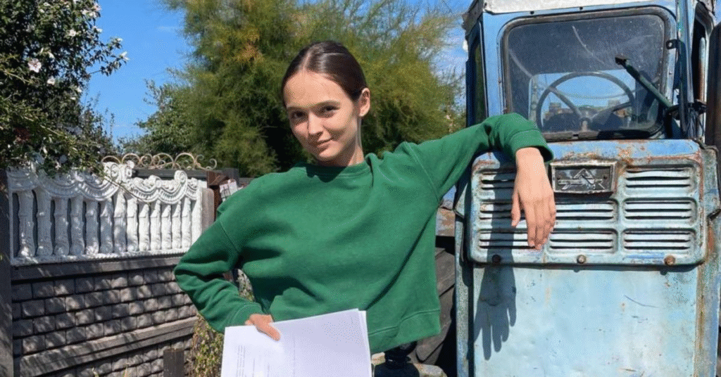 «Тендітна, але сильна»: Олеся Надєєва про свою першу головну роль у серіалі «Зворотний напрямок»