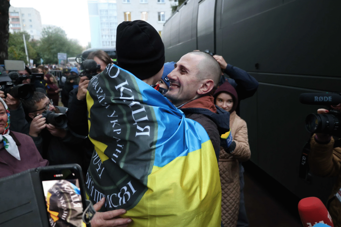 Україна повернула з полону 185 захисників та 20 цивільних — опубліковані фото