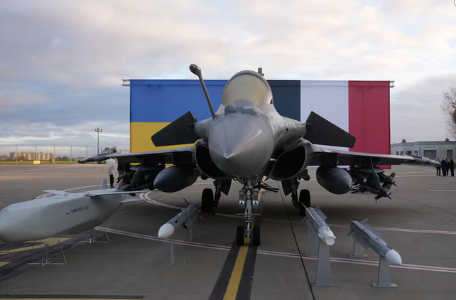 Візит Зеленського до Франції: готується стратегічна угода щодо бойових літаків Rafale