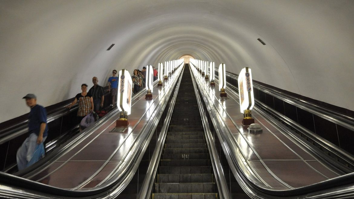 Ескалатори станції метро «Арсенальна» у Києві